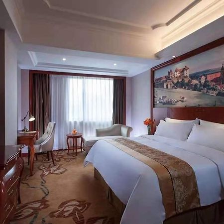 Vienna International Hotel Shaoguan Fengcailou Exterior photo